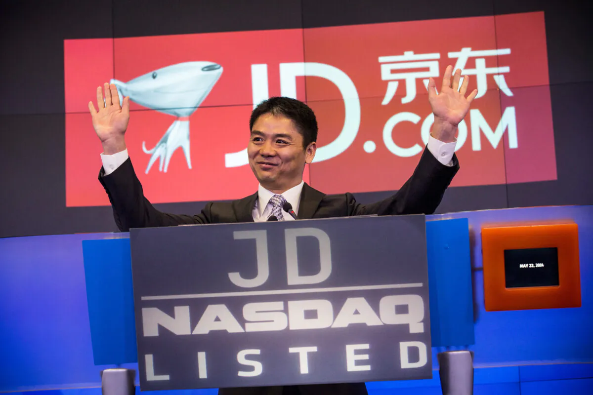 Richard Qiangdong Liu, founder, chairman, and CEO of JD.com, speaks to employees as JD.com has its initial public offering (IPO) on the Nasdaq exchange in New York City on May 22, 2014. (Andrew Burton/Getty Images)