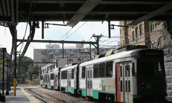 4 Workers Hurt When Boston Subway Trains Collide