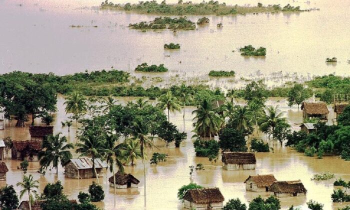 A settlement remain flooded by flood waters from the after the Segovia River after the passage of Hurricane Mitch, in the La Mosquitia province, northeast Honduras, on Nov. 3, 1998. (Orlando Sierra/AFP via Getty Images)