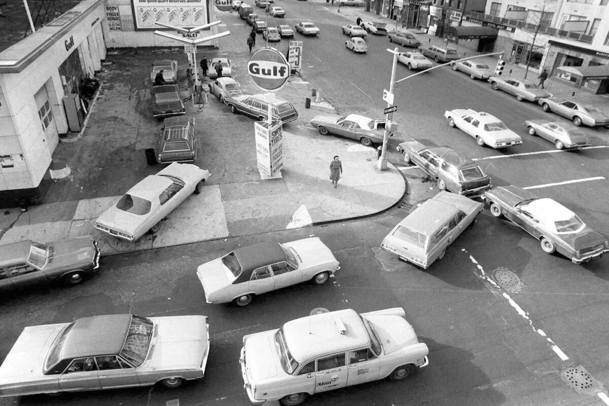 Cars line up in two directions at a gas station in New York City, on Dec. 23, 1973. (AP/Marty Lederhandler)