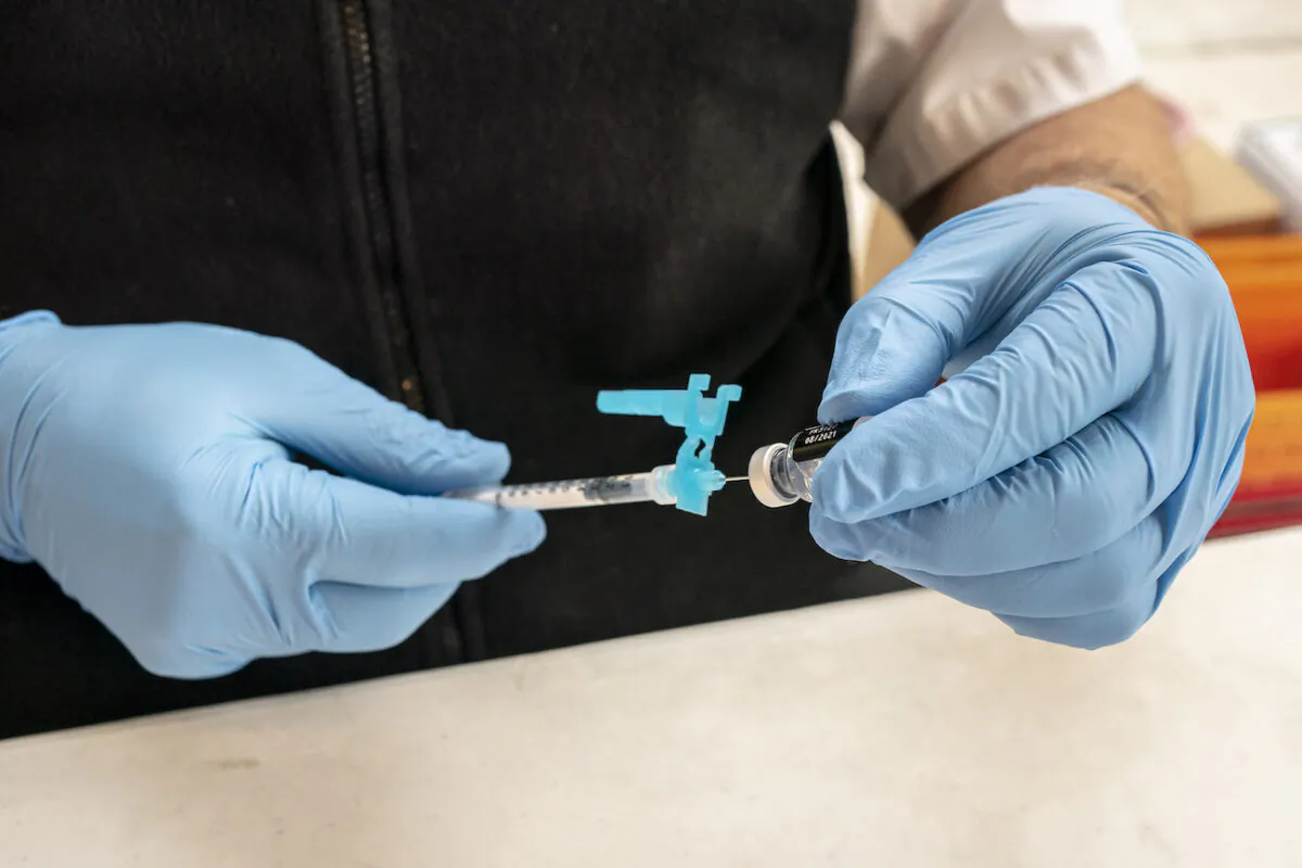 A person prepares doses of the Pfizer-BioNtech COVID-19 vaccine in Shoreline, Wash., on Nov. 3, 2021. (David Ryder/Getty Images)