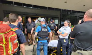 Oklahoma Hospital Shooting Leaves Four Victims Dead; Meta COO Sheryl Sandberg Leaves After 14 Years | NTD Daybreak