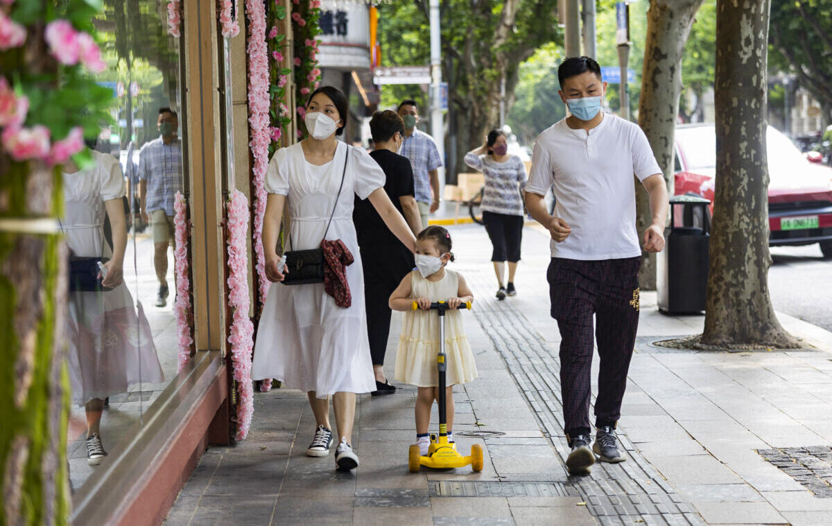 Shanghai Hospitals Became Death Clinics for Critical Patients During Extreme Lockdowns: Victim's Husband - Vimarsana News