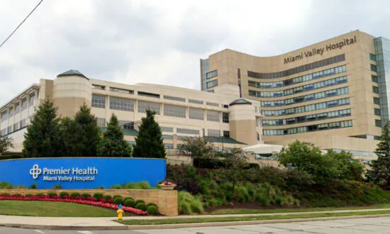 Inmate Fatally Shoots Guard, Kills Self at Ohio Hospital