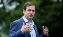 Amazon Executive Behind Its Massive Delivery Operation to Leave After 23 Years