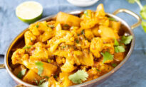 Cauliflower Curry With Potato (Aloo Gobi)