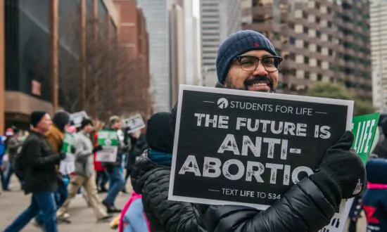 Colorado Bishops Call for Pro-Abortion Officials Not to Receive Communion