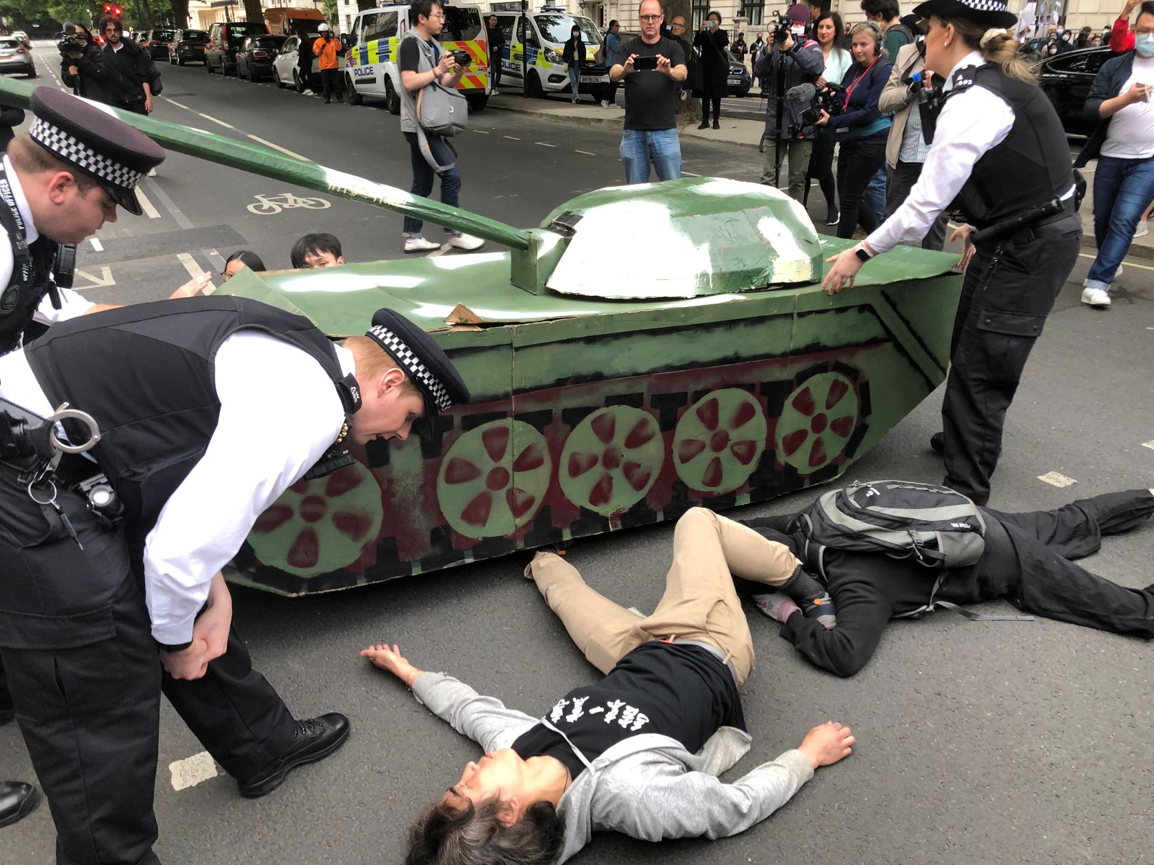 British Police Stand in Way of Tank Symbolising Tiananmen Square Protests - Vimarsana News