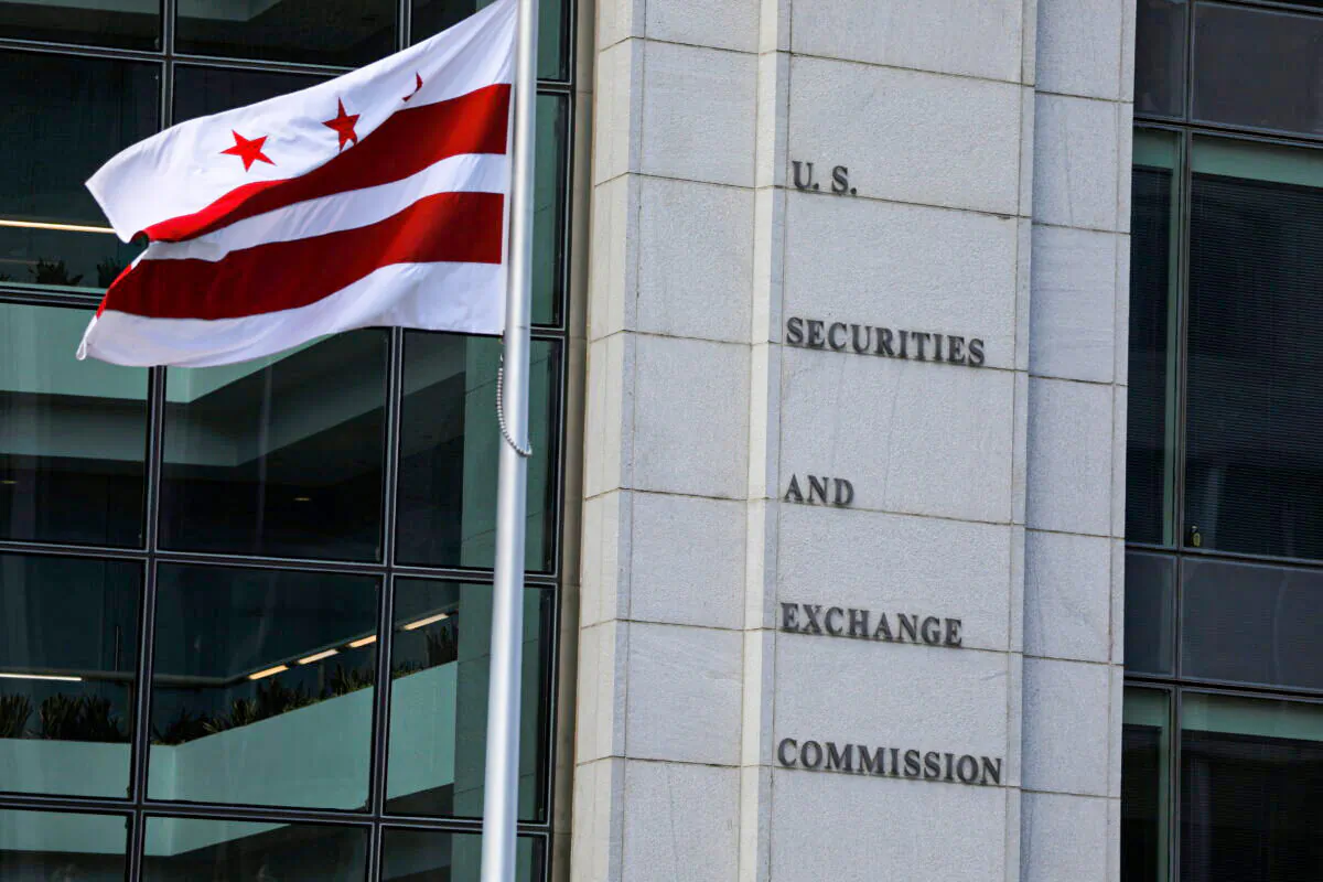 Signage is seen at the headquarters of the U.S. Securities and Exchange Commission (SEC) in Washington, D.C., U.S., May 12, 2021.   REUTERS/Andrew Kelly