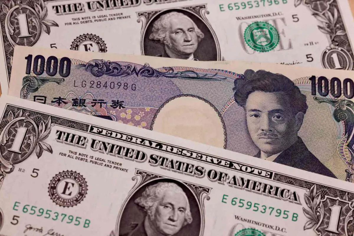 Japanese 1,000 yen and 1 U.S. Dollar banknotes in Tokyo on April 13, 2022. (Behrouz Mehri/AFP via Getty Images)