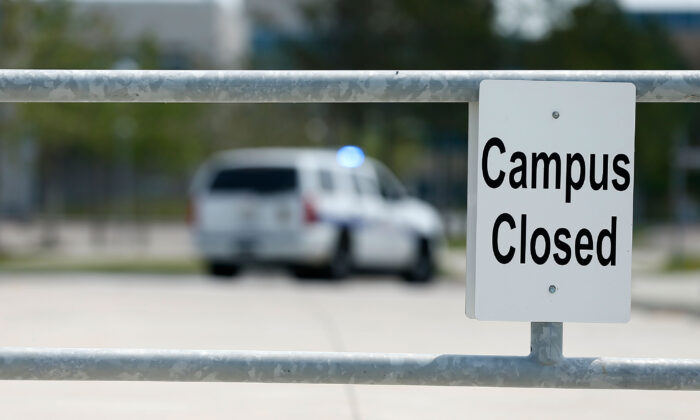 A sign says "Campus Closed" as police seal off the area after at least 14 people were injured in a stabbing incident at the Cy-Fair campus of Lone Star College in Cypress, Texas, on April 9, 2013. (Scott Halleran/Getty Images)
