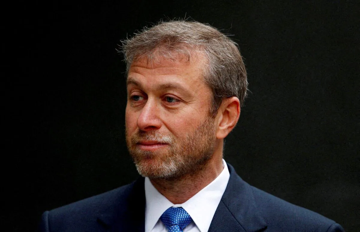 Russian billionaire and owner of Chelsea football club Roman Abramovich arrives at a division of the High Court in central London on Oct. 31, 2011. (Andrew Winning/Reuters)