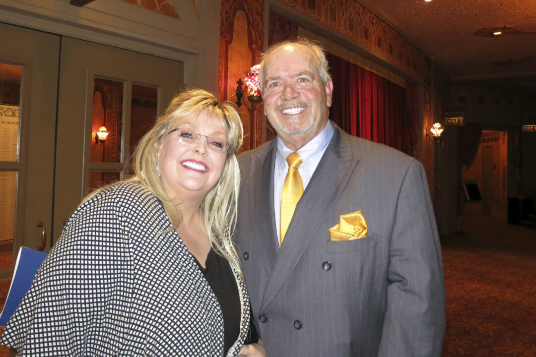Greg and Lynne Hutchens at the Shen Yun Performing Arts performance at the Tennessee Theatre, on June 7, 2022. (Sally Sun/The Epoch Times)