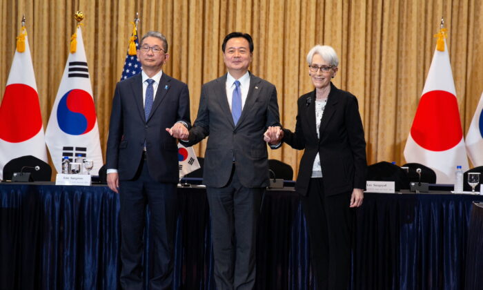 Japan's Vice Minister for Foreign Affairs Takeo Mori, South Korea's First Vice Foreign Minister Cho Hyun-dong and U.S Deputy Secretary of State Wendy Sherman pose for a photo prior their meeting at the Foreign Ministry in Seoul, South Korea, on June 8, 2022. (Jeon Heon-Kyun/Pool via Reuters)