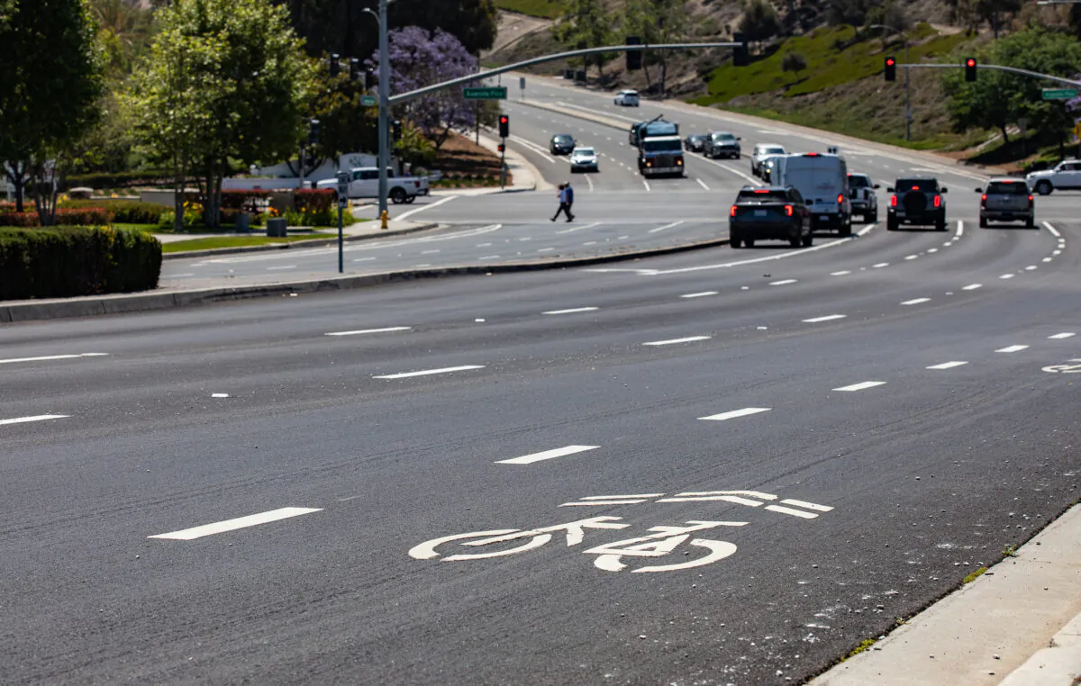 Motorists drive on a road in San Clemente, Calif., on Jan. 8, 2022. (John Fredricks/The Epoch Times)
