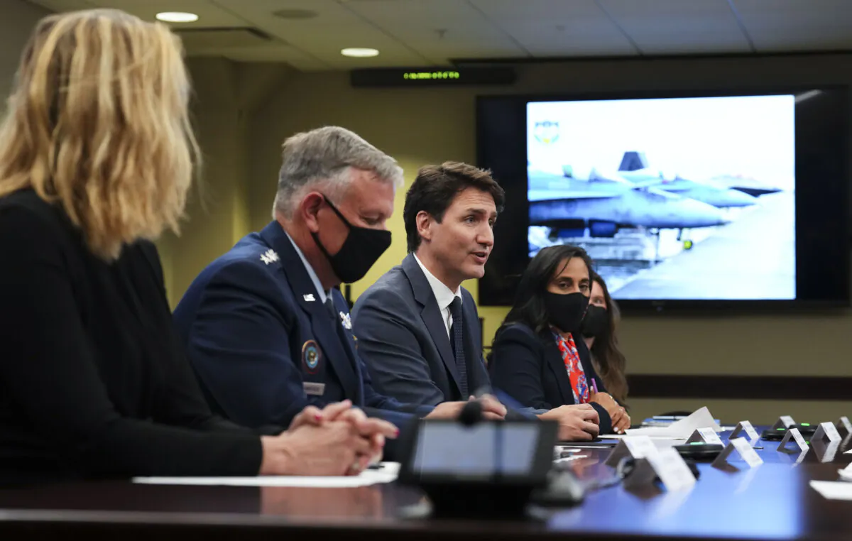 Prime Minister Justin Trudeau (C) and Minister of National Defence Anita Anand (2nd R), join US Secretary of Defence Lloyd J. Austin III, and Gen. Glen VanHerck (2nd L), Commander of United States Northern Command and North American Aerospace Defense Command (NORAD), take part in a NORAD briefing at North American Aerospace Defense Command and United States Northern Command Headquarters in Colorado Springs, Colorado, on June 7, 2022. (The Canadian Press/Sean Kilpatrick)
