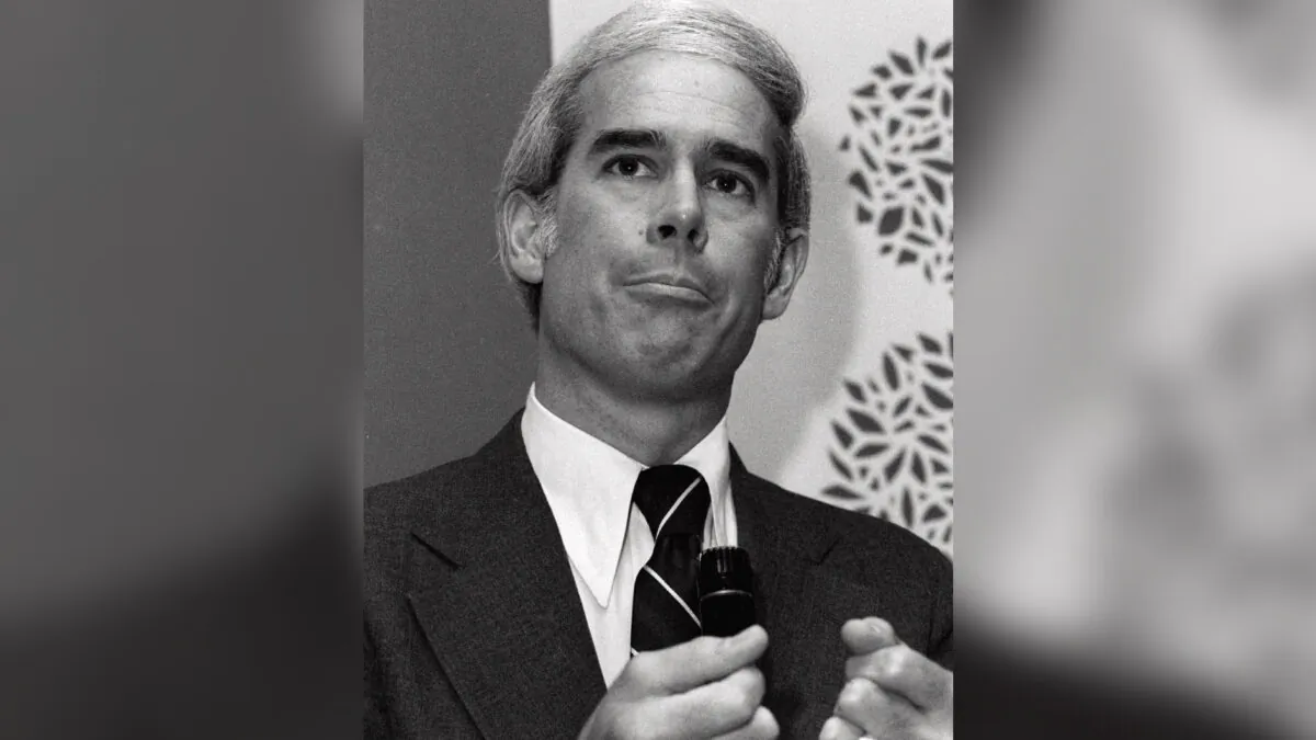 Illinois U.S. Rep. John Porter speaks in Evanston, Ill., on Nov. 1, 1978. (Charles Knoblock/AP Photo)