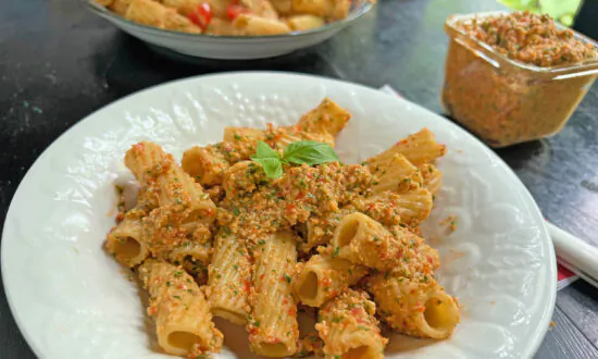 A Fresh Tomato Pesto Pasta With a Wee Bit of a Kick