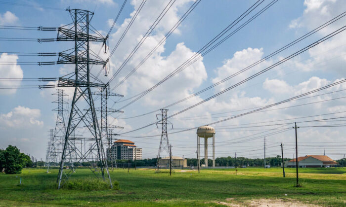 Power lines in Houston, Texas, on June 15, 2021. (Brandon Bell/Getty Images)