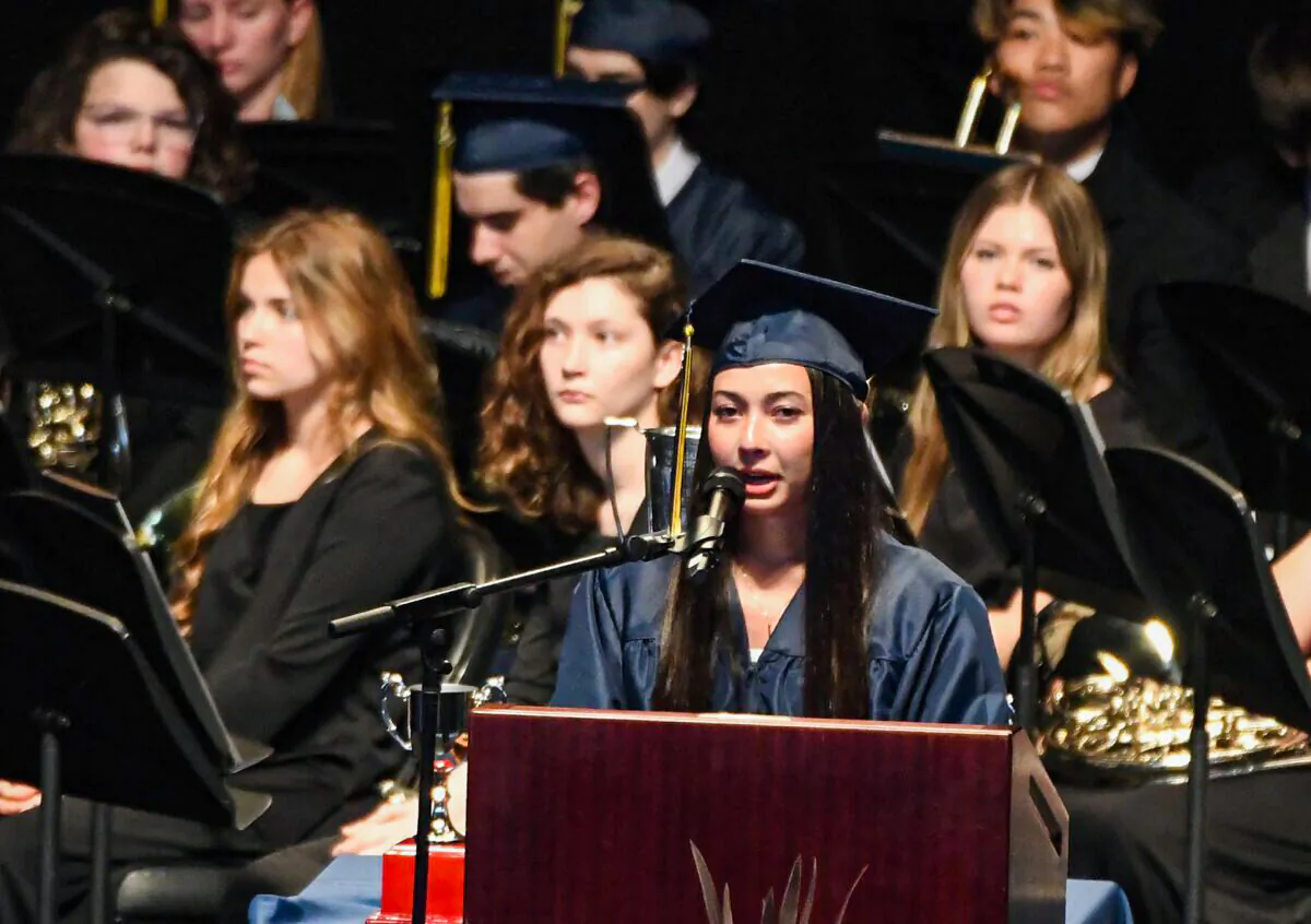 "Senior Speaker" Kylie Ossege addresses the seniors at the Oxford High School graduation at Pine Knob Music Theater in Independence Township, Mich. on May 19, 2022. (Daniel Mears/The Detroit News/TNS)