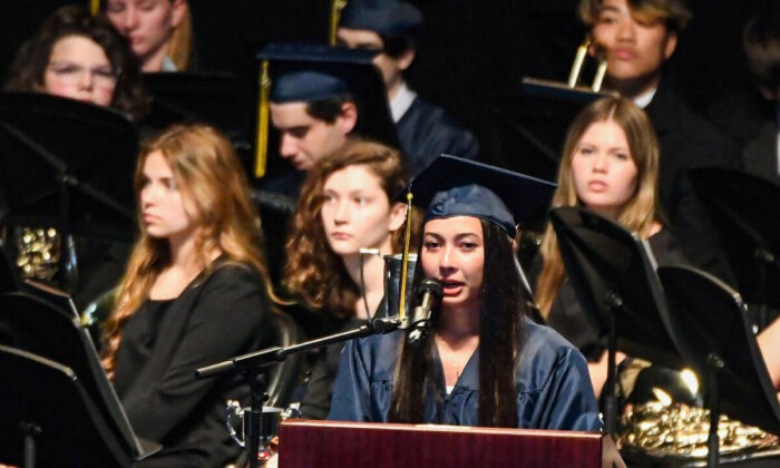 "Senior Speaker" Kylie Ossege addresses the seniors at the Oxford High School graduation at Pine Knob Music Theater in Independence Township, Mich. on May 19, 2022. (Daniel Mears/The Detroit News/TNS)