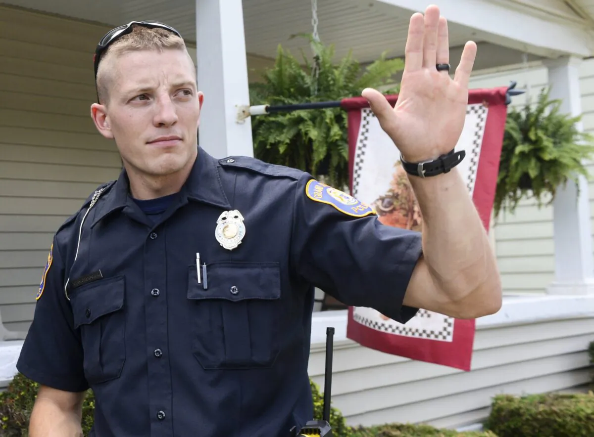 Grand Rapids Police Officer Christopher Schurr stops to talk with a resident in Grand Rapids, Mich., on Aug. 12, 2015. (Emily Rose Bennett/The Grand Rapids Press via AP)