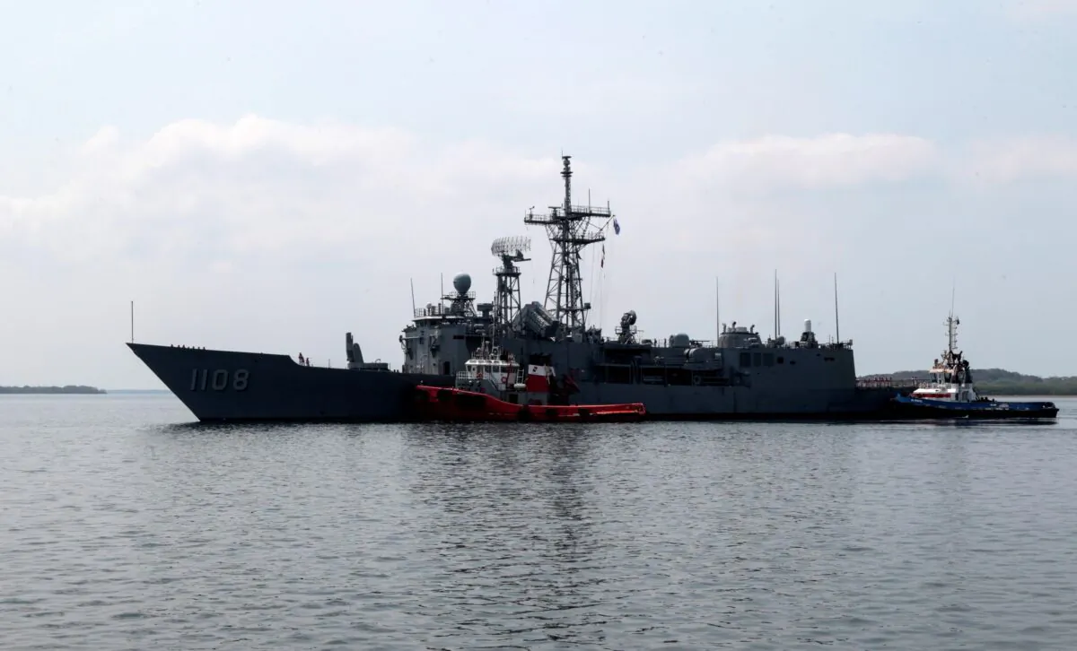 A Taiwanese Navy warship arrives at the Corinto port, Nicaragua on April 9, 2018. (Oswaldo Rivas/Reuters)