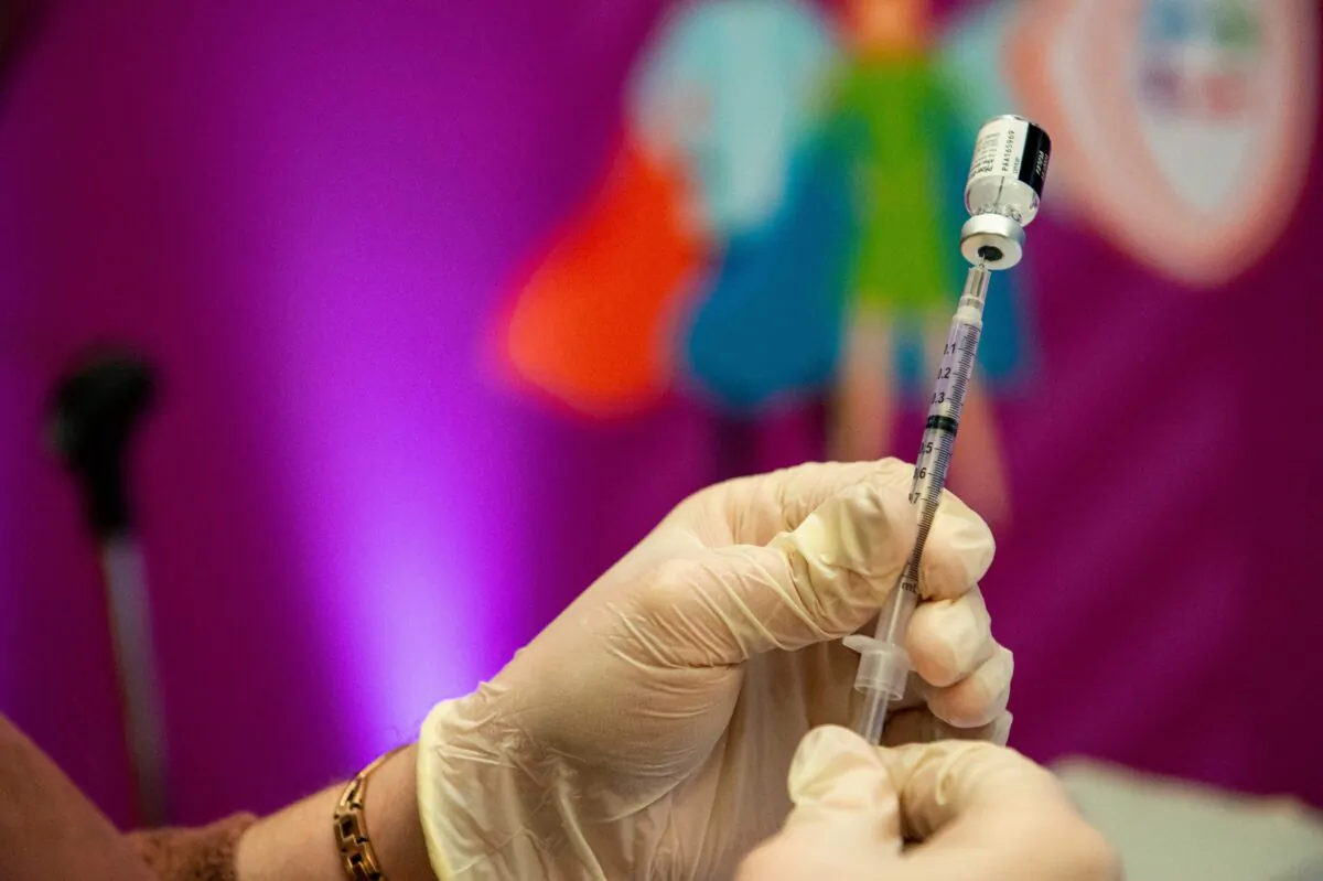 A nurse prepares a Pfizer-BioNTech COVID-19 vaccine in Hartford, Conn., on Jan. 6, 2022. (Joseph Prezioso/AFP via Getty Images)