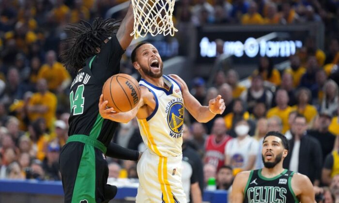 Golden State Warriors guard Stephen Curry (30) goes to the basket while defended by Boston Celtics center Robert Williams III (44) during the first half in game five of the 2022 NBA Finals at Chase Center in San Francisco on Jun 13, 2022. (Kyle Terada-USA TODAY Sports via Field Level Media)