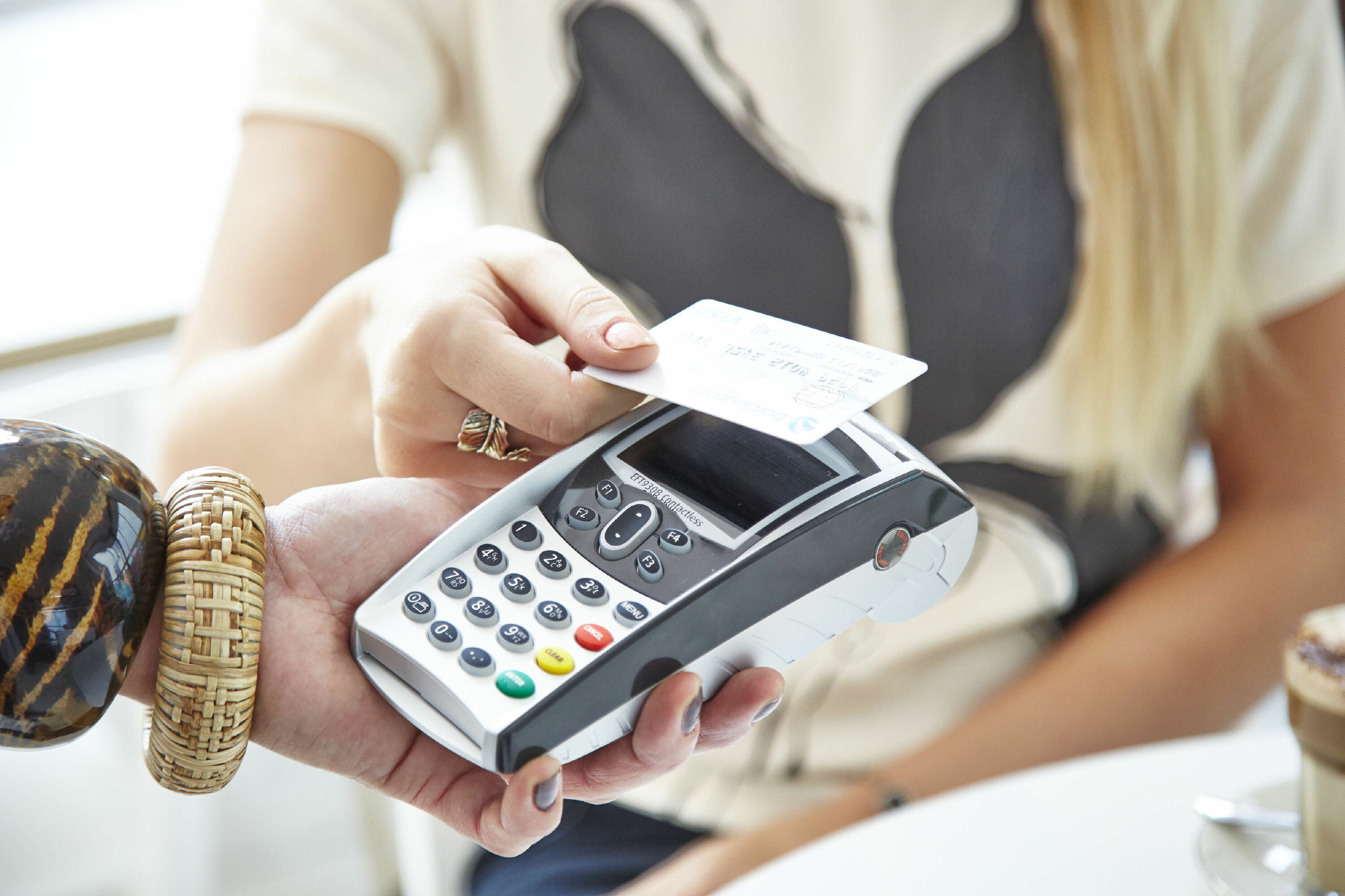 Banks and Corporations Feeding 'False Narrative' That Consumers Are Driving Cashless Society: Expert - Vimarsana News