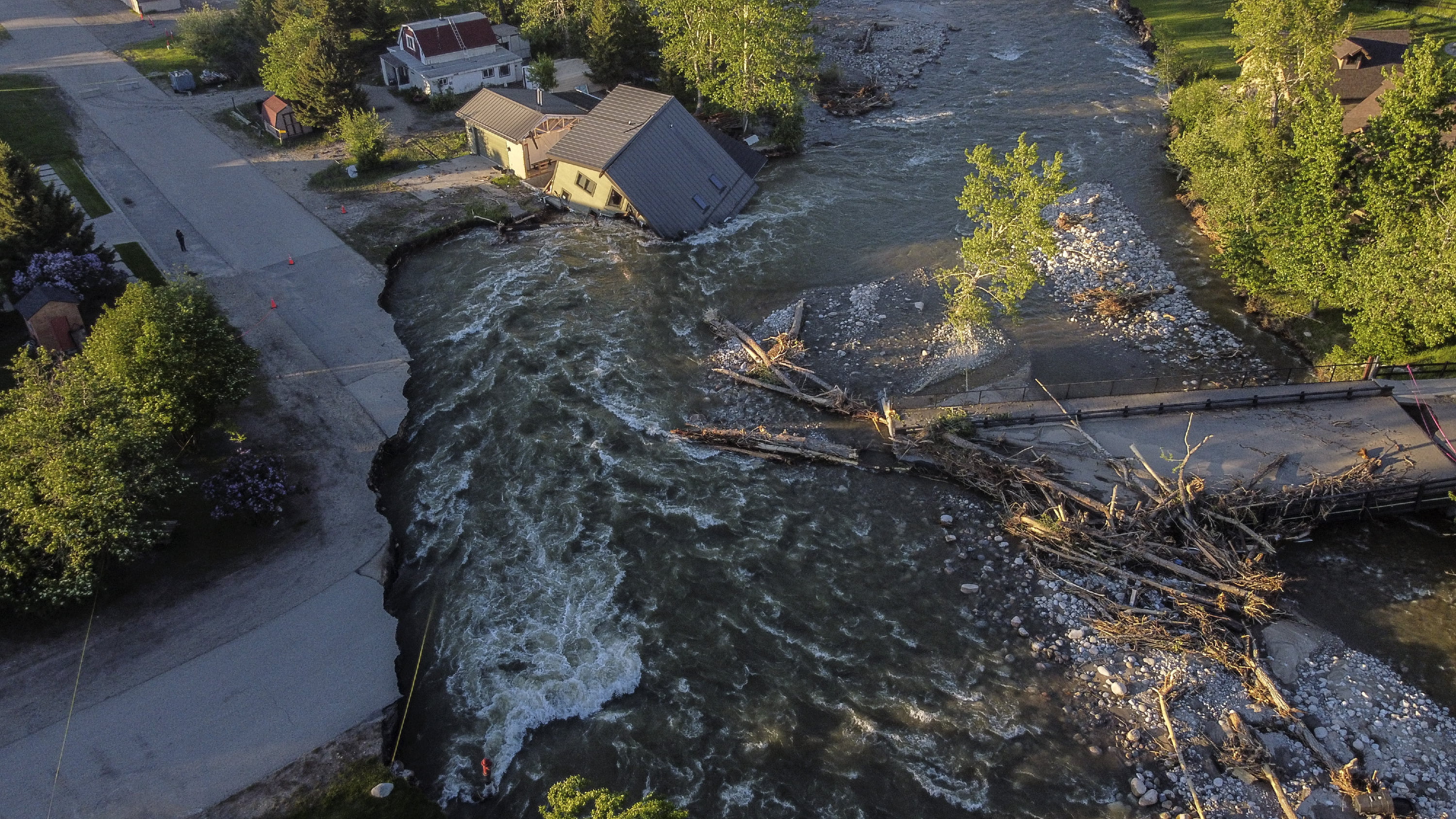 Gateway Towns to Yellowstone Become Dead Ends After Flood - Vimarsana News