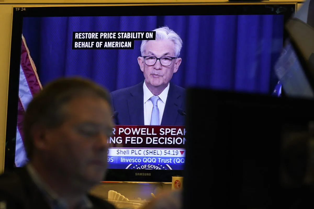 Federal Reserve Chairman Jerome Powell news conference is displayed on televisions while traders work on the floor at the New York Stock Exchange in New York on June 15, 2022. (Seth Wenig/AP Photo)