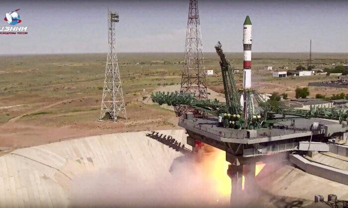 The Soyuz-2.1a rocket booster with cargo transportation spacecraft Progress МS-20 blasts off at the Russian leased Baikonur cosmodrome, Kazakhstan, on June 3, 2022, in a still from video. (Roscosmos Space Agency via AP)