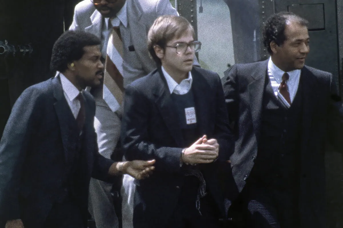 U.S. Marshals escort John Hinckley Jr. as he returns to a marine base via helicopter in Quantico, Va., on Aug. 8, 1981. (Barry Thumma/AP Photo)