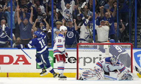 Palat Scores Late, Lightning Beat Rangers 3–2 in Game 3