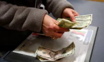 US Firms Show First Hints of Impact of Fed’s Policy Tightening, Survey Shows