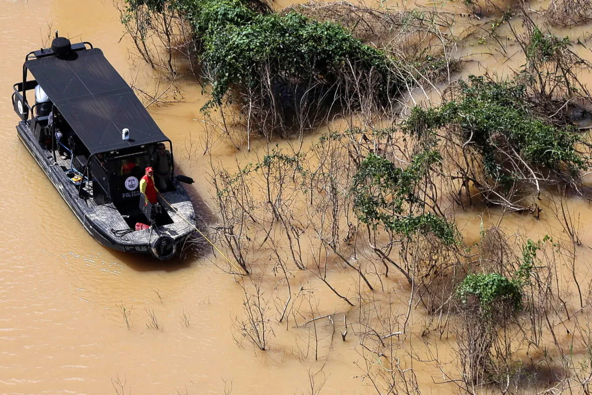 Police officers and rescue team conduct a search operation for British journalist Dom Phillips and indigenous expert Bruno Pereira, in Atalaia do Norte, Amazonas, Brazil, on June 10, 2022. (Bruno Kelly/Reuters)