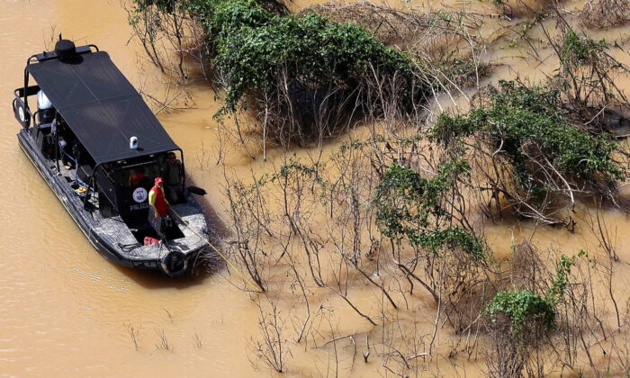 Police officers and rescue team conduct a search operation for British journalist Dom Phillips and indigenous expert Bruno Pereira, in Atalaia do Norte, Amazonas, Brazil, on June 10, 2022. (Bruno Kelly/Reuters)