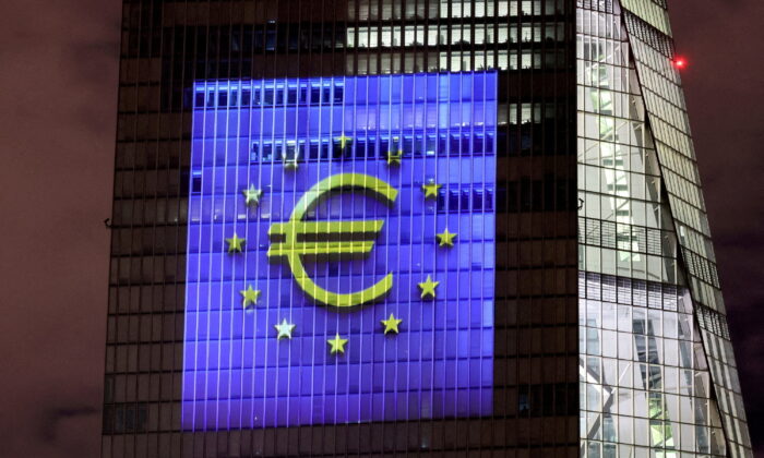 On December 30, 2021, a symphony of light, consisting of blue and yellow bars, lines and circles, the colors of the European Union, illuminates the southern facade of the European Central Bank (ECB) headquarters in Frankfurt, Germany.  (Wolfgang Rattay / Reuters)