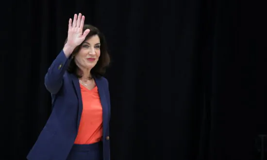 Hochul Wins, Zeldin Leads in New York Gubernatorial Primaries