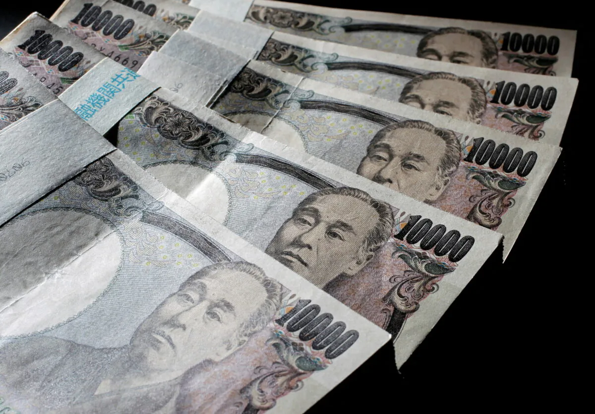 Japanese 10,000 yen bank notes spread out at an office of World Currency Shop in Tokyo on Aug. 9, 2010. (Yuriko Nakao/Reuters)