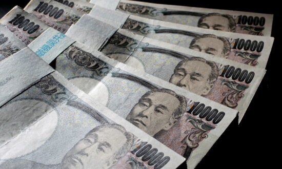 Bank of Japan Maintains Ultra-Low Rates Despite Yen’s Rapid Fluctuations