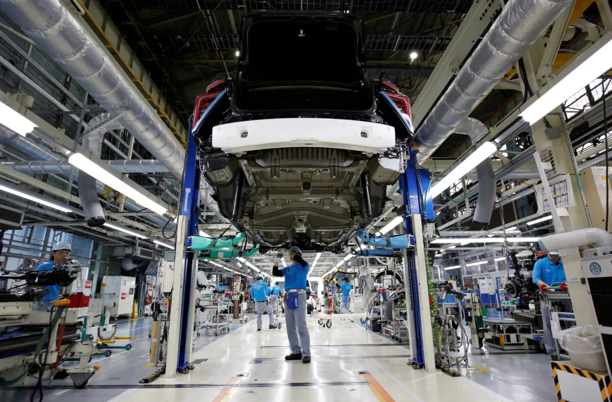 Employees of Toyota Motor Corp. work on an assembly line at the company's Motomachi plant in Toyota, Aichi prefecture, Japan, on May 17, 2018. (Issei Kato/Reuters)