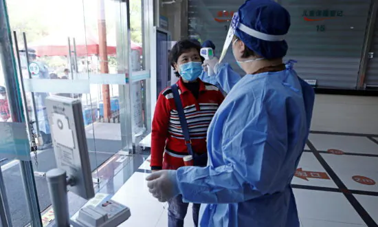 Experts’ Report Saying Omicron Didn’t Cause Severe Symptoms in Shanghai Quickly Deleted