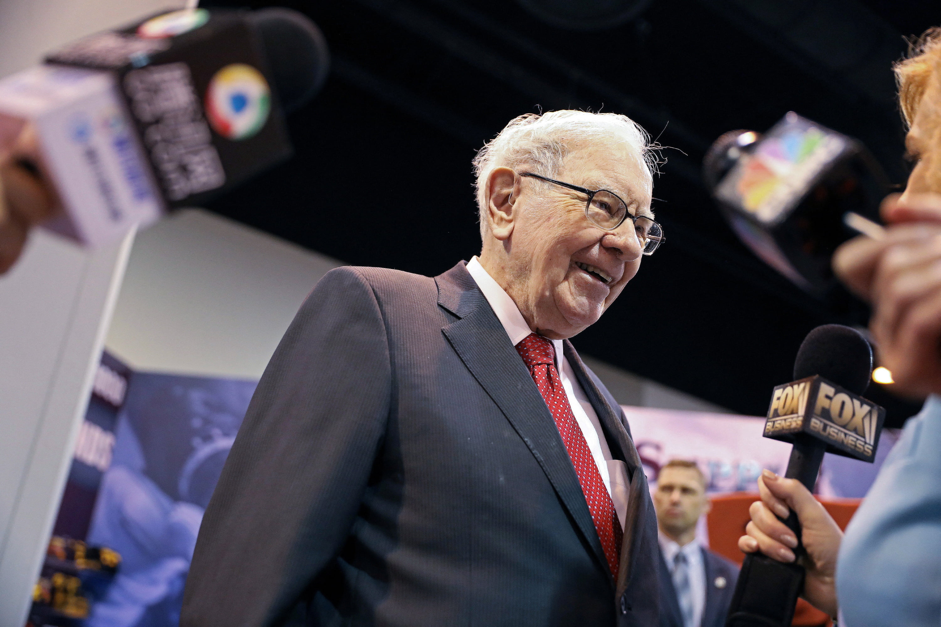 Warren Buffett Charity Lunch Fetches Record Winning Bid of $19 Million - Vimarsana News