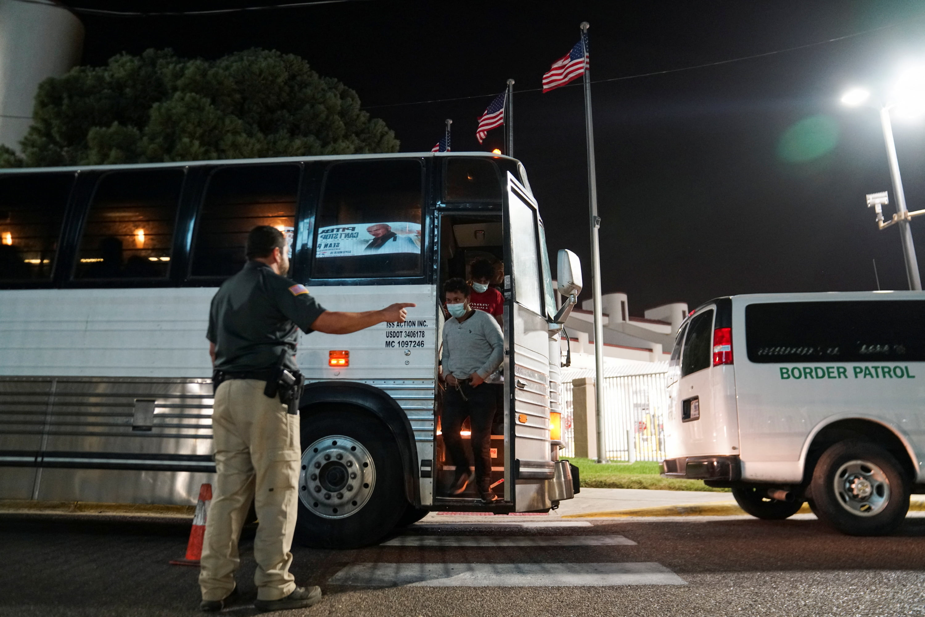 FEMA Official Says Illegal Immigrants Bused From Texas to DC Will Be Put on 'A Train to Miami,' Email Shows - Vimarsana News