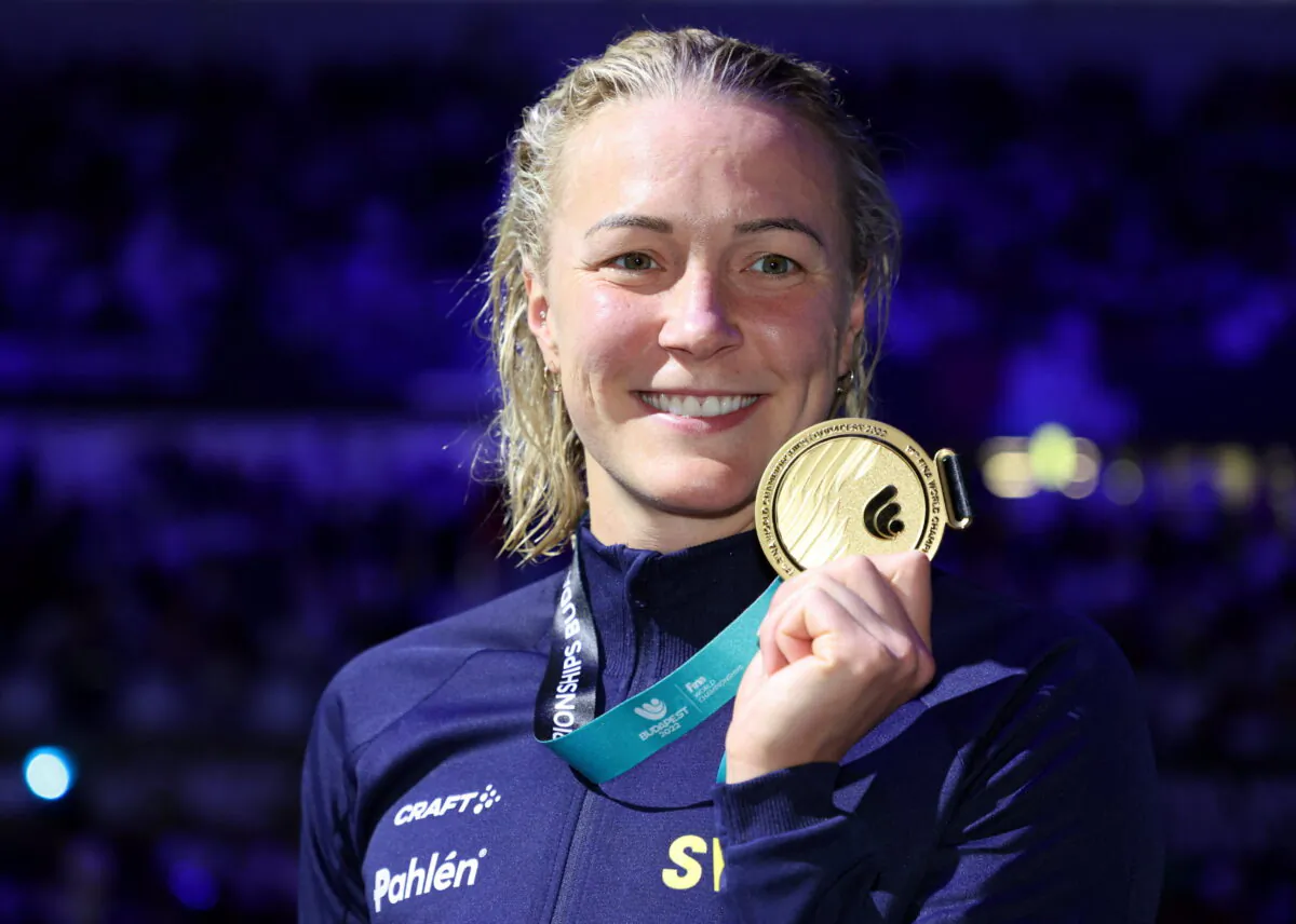 Gold medallist Sweden's Sarah Sjostrom poses after winning the women's 50m butterfly final
at the 19th FINA World Championships in Budapest, Hungary, on June 24, 2022. (Antonio Bronic/Reuters)