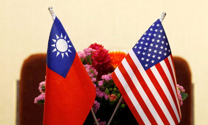 Flags of Taiwan and the United States are placed for a meeting in Taipei, Taiwan on March 27, 2018. (Tyrone Siu/Reuters) 