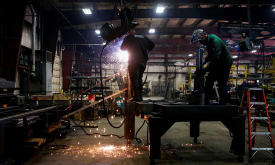 Headwinds Hit US Manufacturing as Demand Cools, While New Orders and Employment Drop