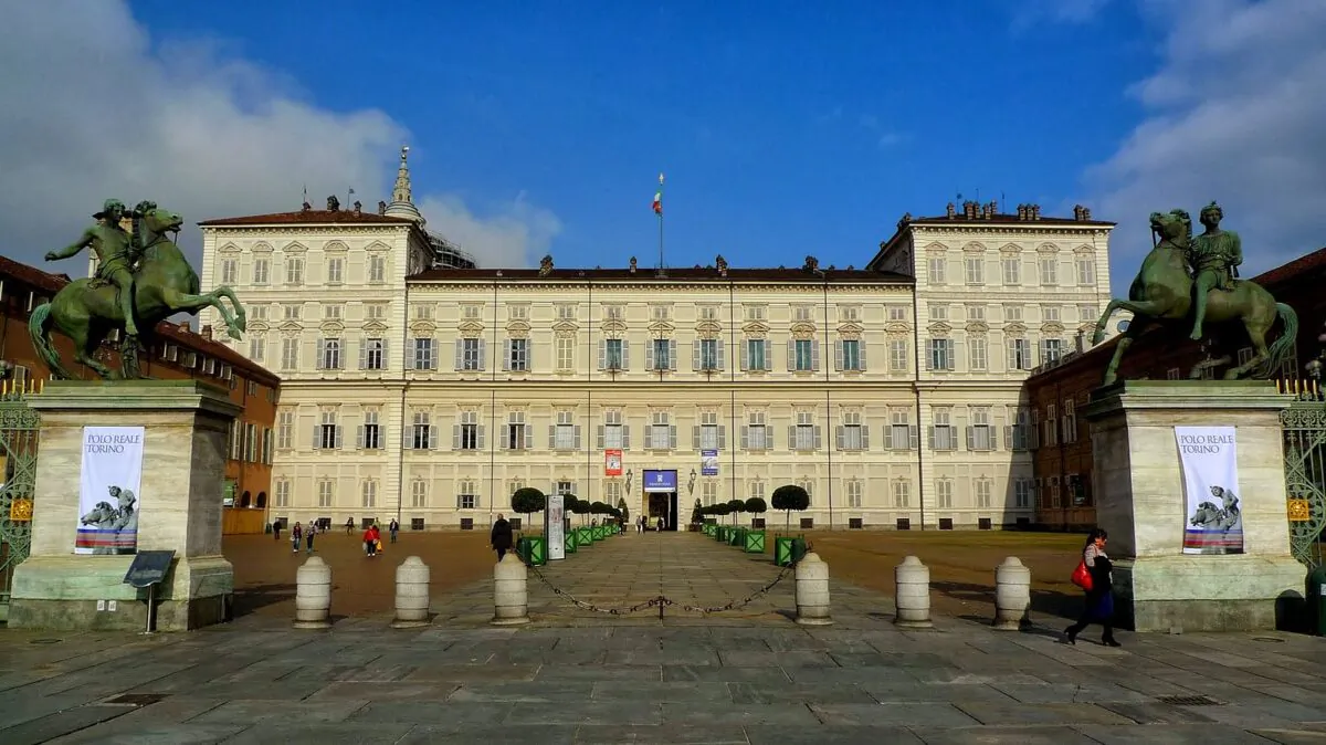 The Royal Palace of Turin’s strong and elegant Neoclassical façade glows in white in the sprawling stone plaza of Piazza Castello. The strong lines and subtle detailing of the outer walls disguise the decadently Baroque rooms that wait within.  (Tim Tregenza/CC BY-SA 3.0)